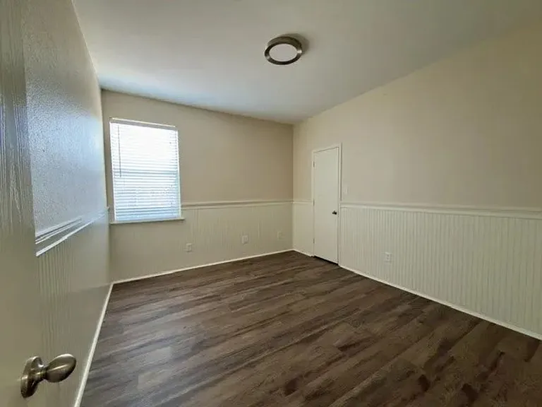 4425 Park Creek Ct — Photo 17