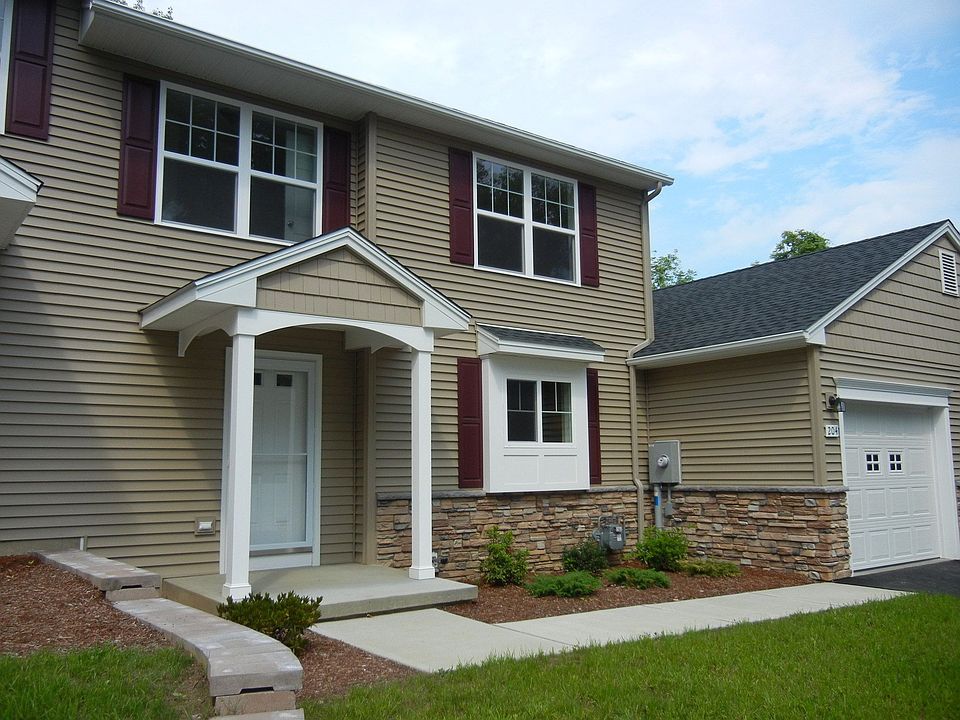 1st image of 4 Woodridge Dr