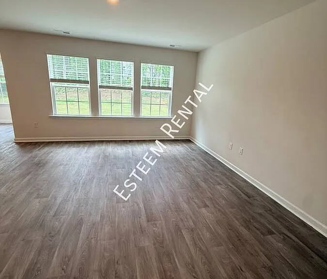 135 Palm Dr — Photo 7