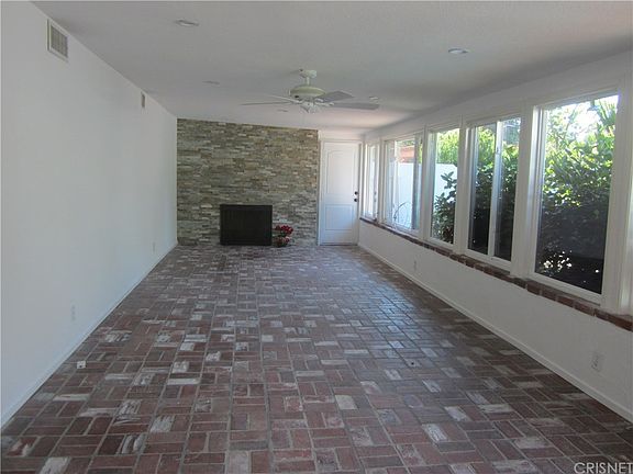 4th image of 23306 Bassett St