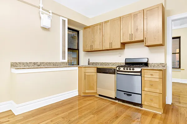 Rented by Cooper & Cooper Real Estate | media 35