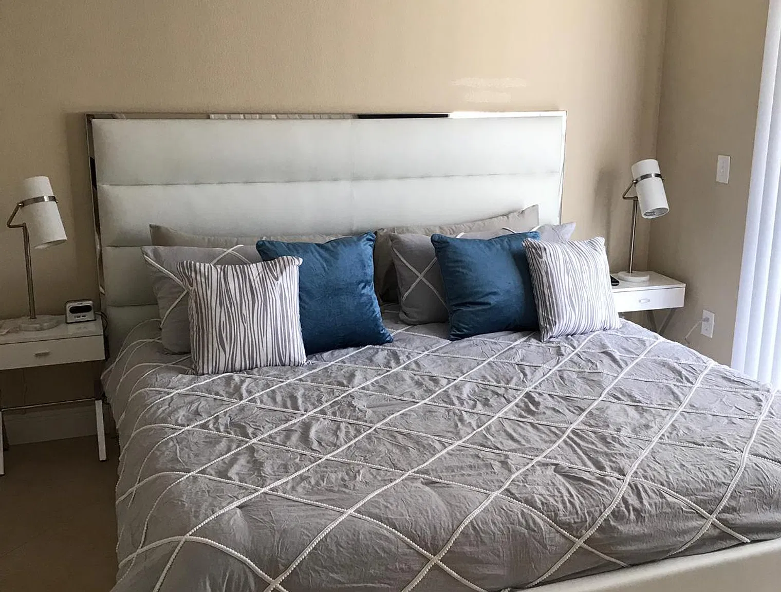 4 bed, 2.0 bath, 2142 sqft, $4,560 — Photo 4