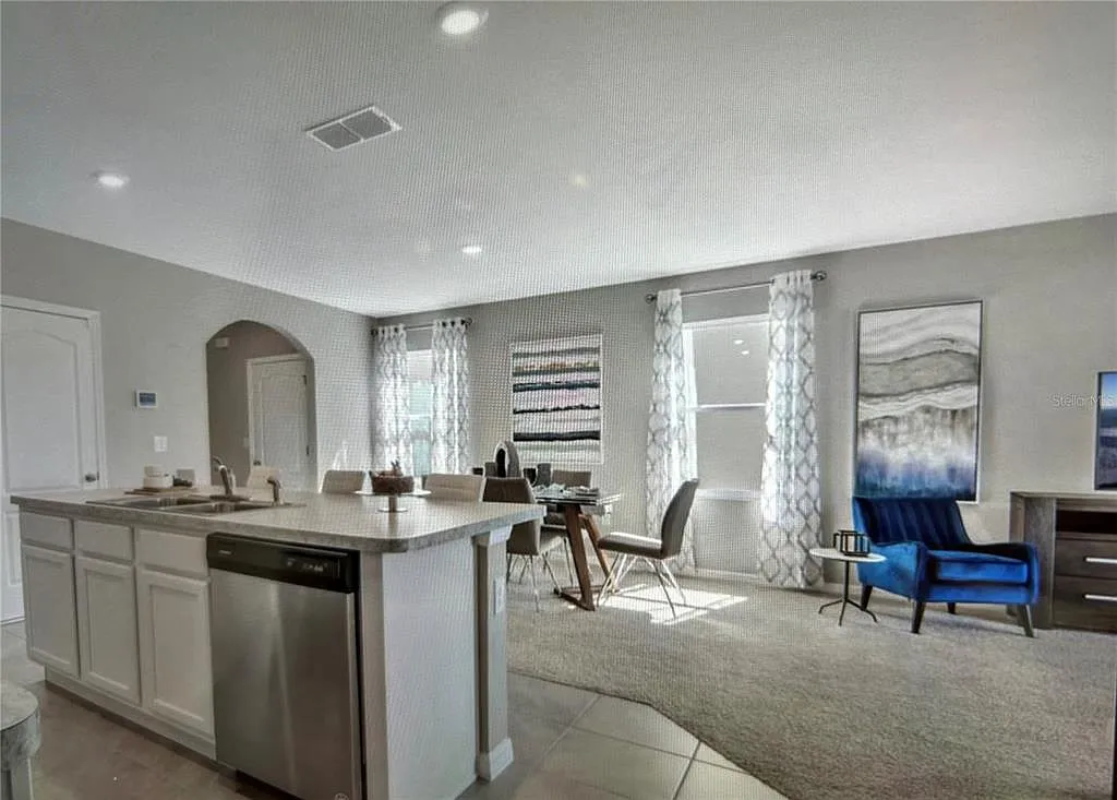 5 bed, 3.0 bath, 2470 sqft, $3,750 — Photo 4