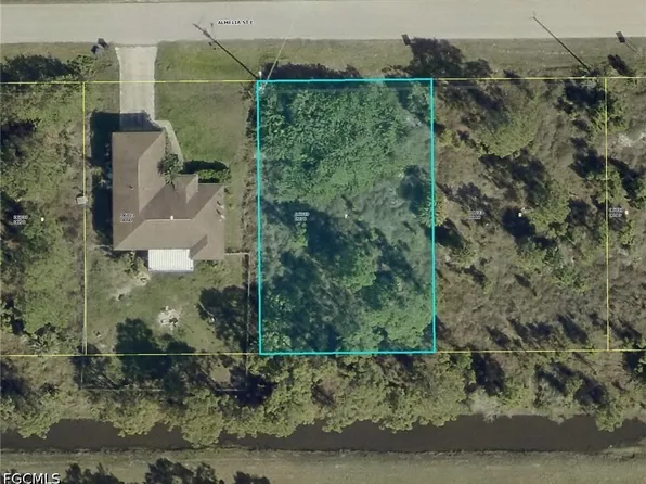 758 Almelia St E, Lehigh Acres, FL 33974