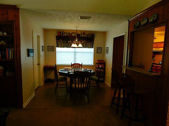 5th image of 214 Huckleberry Dr