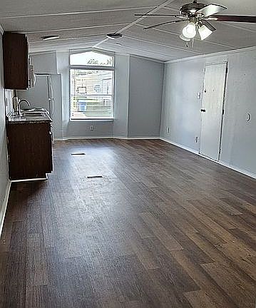 Living and dinning room. 