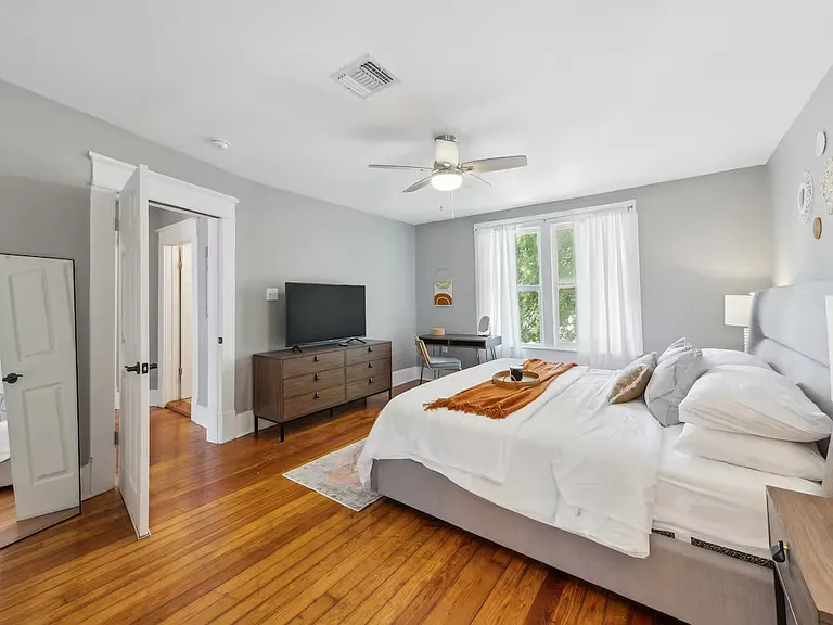 825 W Agarita Ave — Photo 14