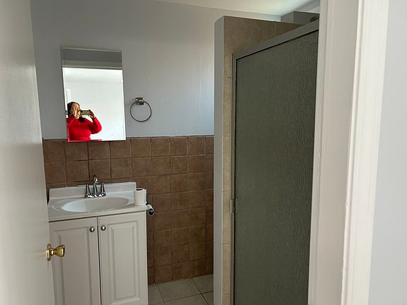5th image of 6008 Damask Ave