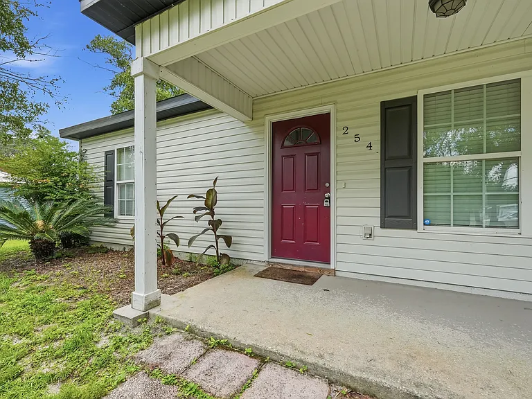 254 E Iris Ln — Photo 3