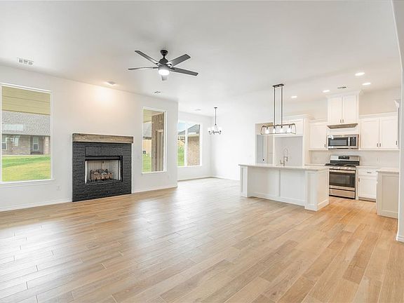 4th image of 9204 SW 42nd St