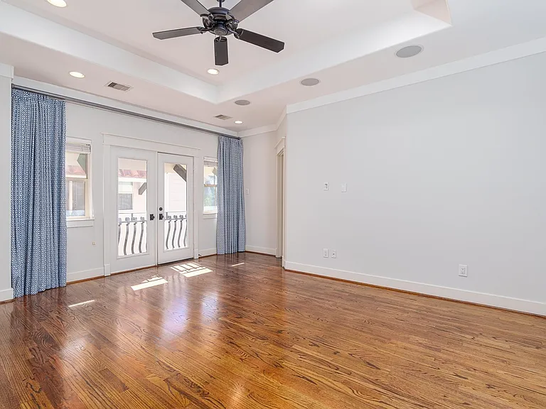 225 Knox St — Photo 22