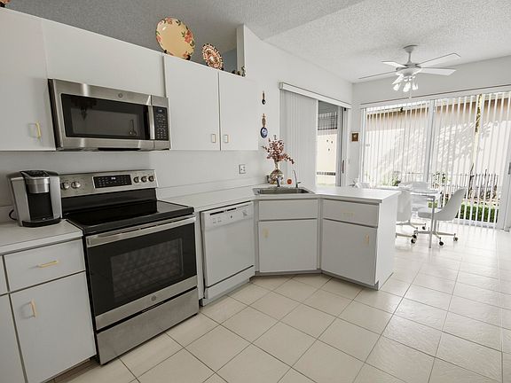 3rd image of 7660 Kings Ride