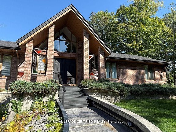 2nd image of 103 Sibbald Cres