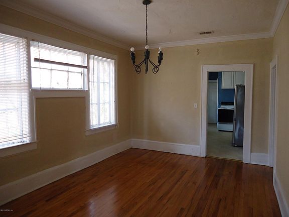 4th image of 2245 College St
