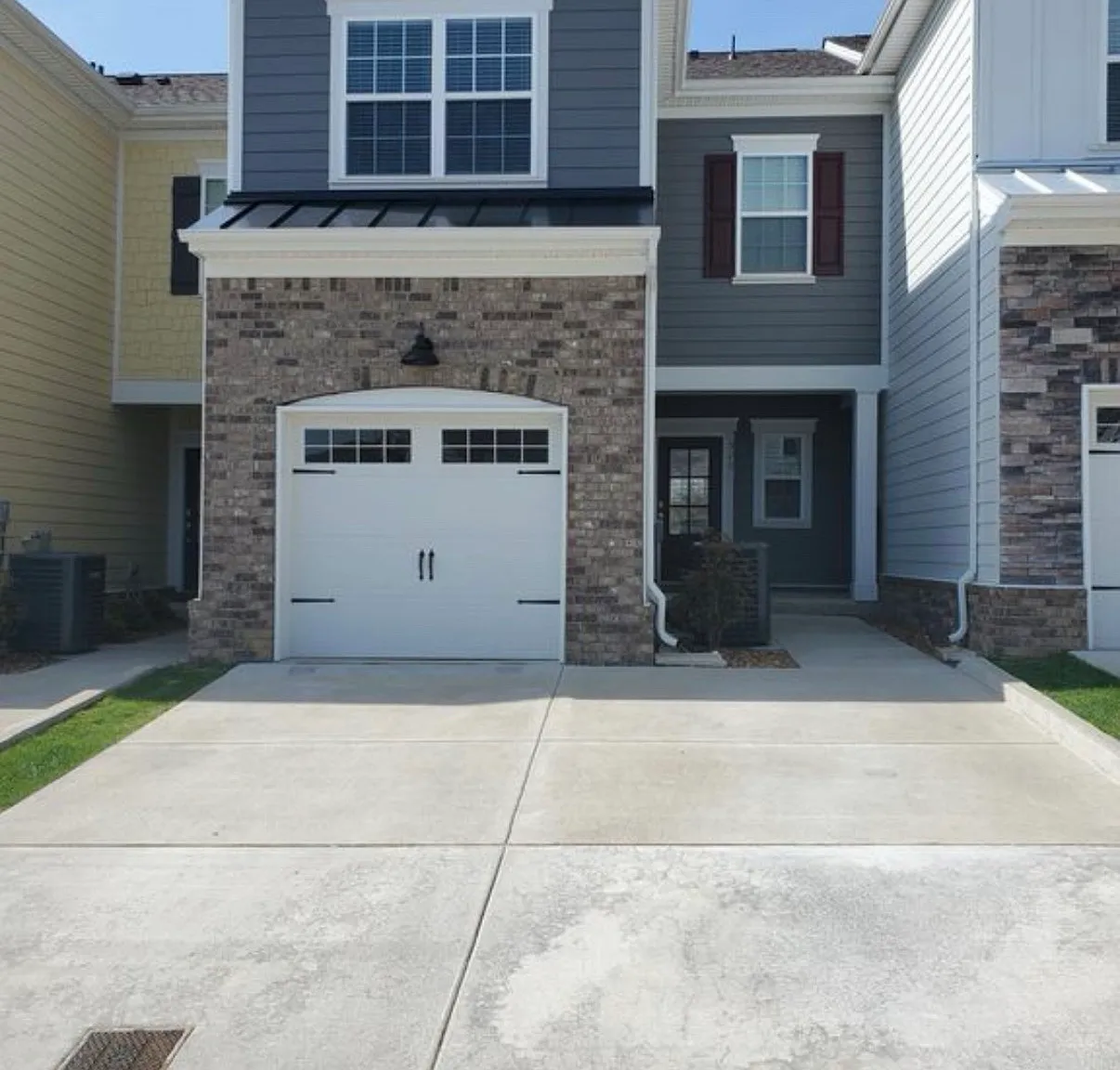 3 bed, 2.5 bath, 1454 sqft, $2,000 — Photo 1