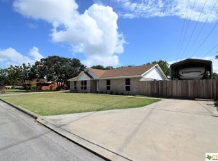 110 Linnville Dr, Port Lavaca, TX 77979