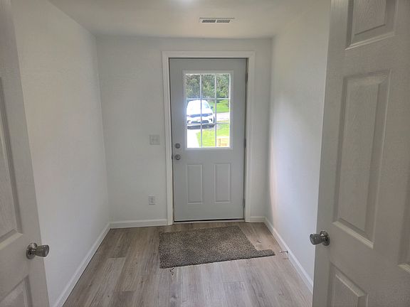 4th image of 205 W Broadway