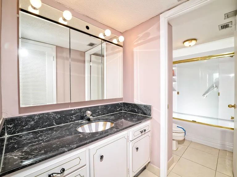 18081 Biscayne Blvd #403 — Photo 31