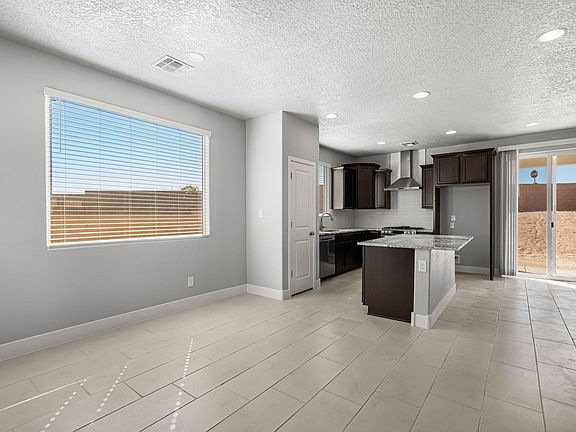 4th image of 3640 Queen Ct NE
