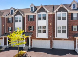 946 Coletta Cir, Naperville, IL 60563