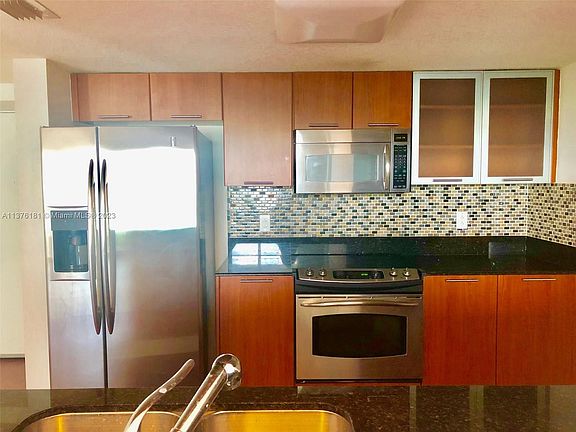 5th image of 1800 N Bayshore Dr APT 1802