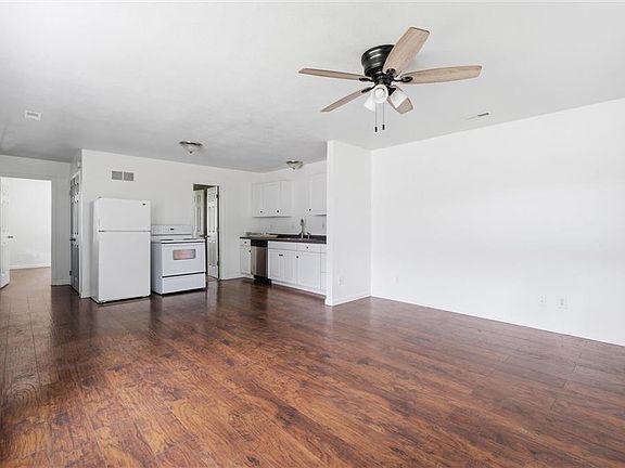 5th image of 921 E 4th St
