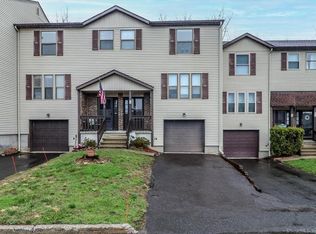 67 Country Hill Rd #67, Naugatuck, CT 06770