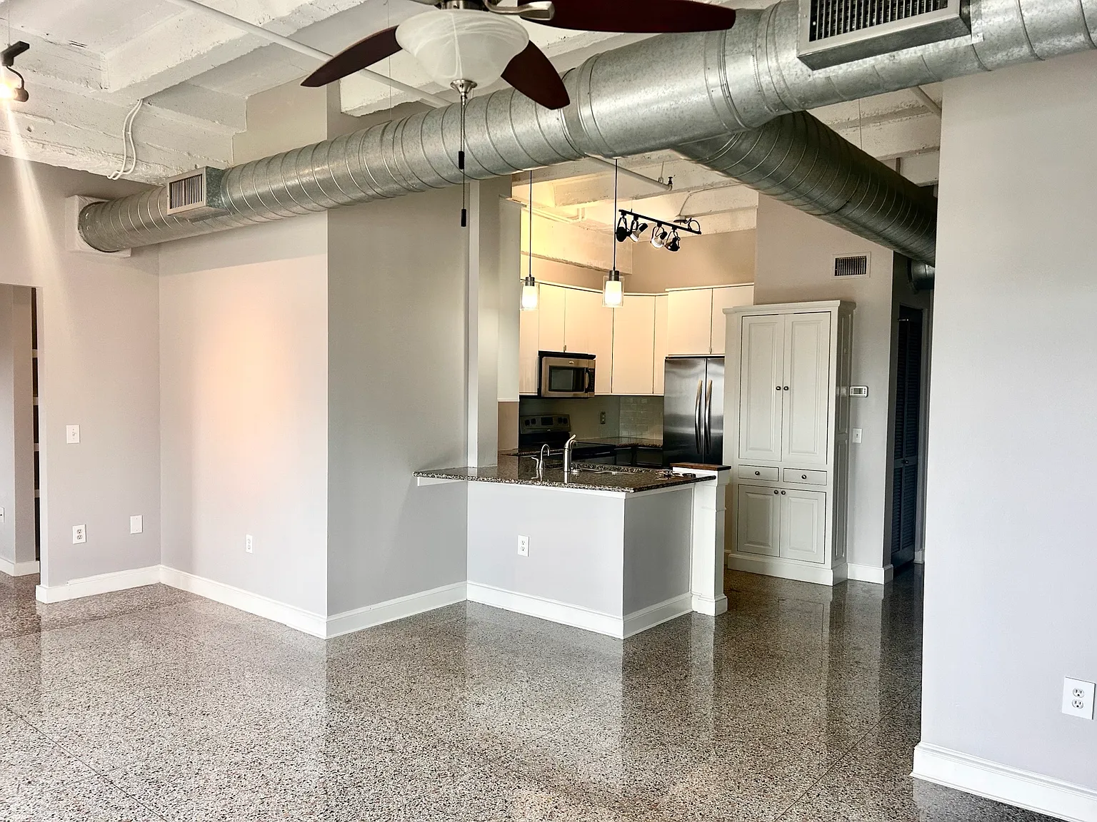 2 bed, 1154 sqft, $2,300 — Photo 3