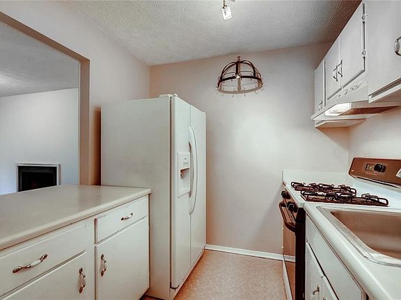 5th image of 2709 Cumberland Ct SE