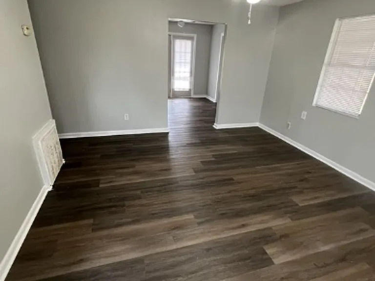 10 Gussie Ave — Photo 3
