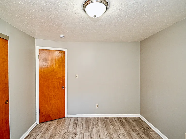 818 S Green Rd — Photo 9