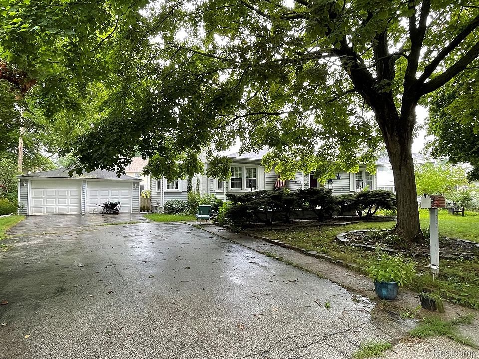 1st image of 629 N 4th St