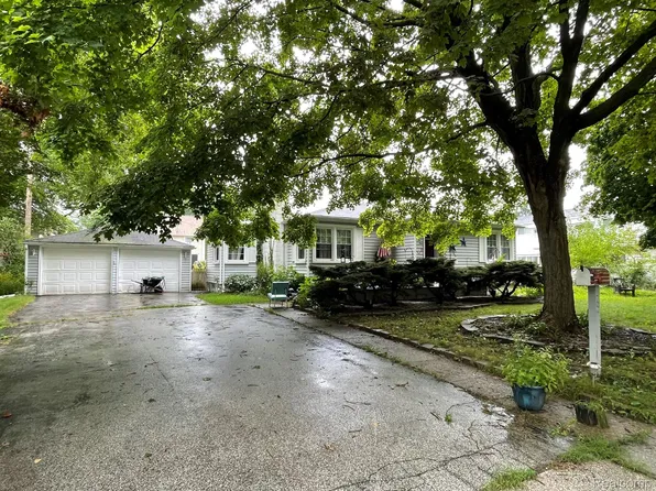 629 N 4th St, Saint Clair, MI 48079
