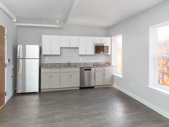 5th image of 38 E Walnut St #64875da77