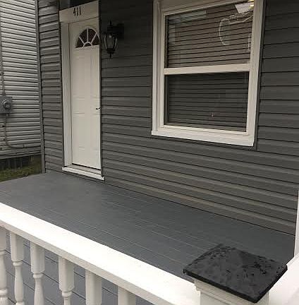 Caps on railing