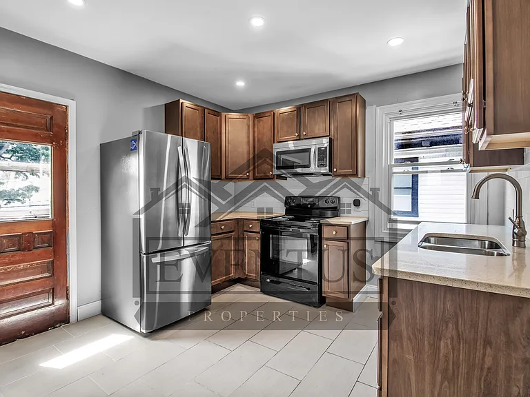 153 Winspear Ave #2 — Photo 8