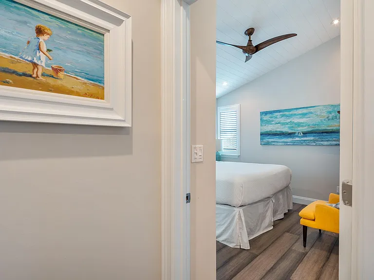 Hallway to king bedroom