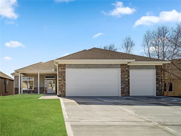 1925 Carter Ct, Liberty, MO 64068