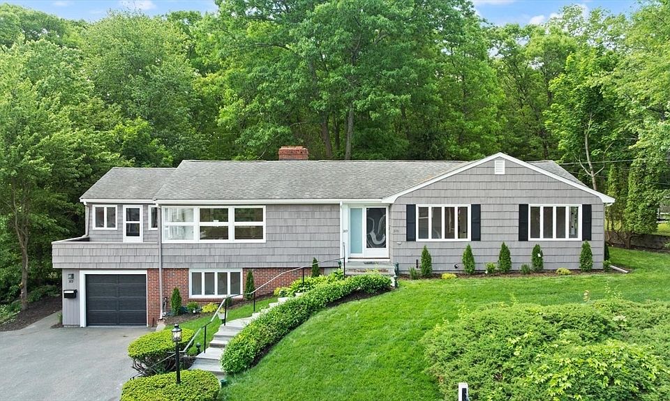 1st image of 389 Porter St