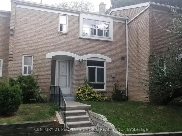 17 Gosford Blvd #9, Toronto, ON M3N 2G7