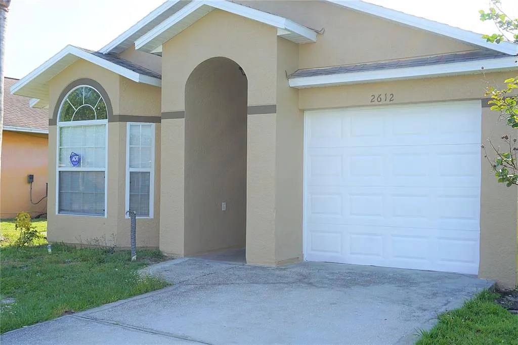 3 bed, 2.0 bath, 1099 sqft, $2,000 — Photo 1