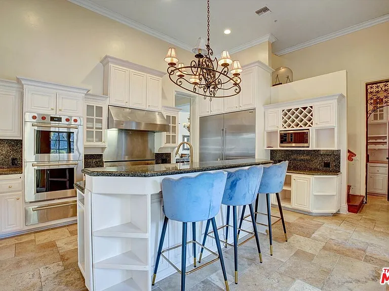 5805 Foxview Dr — Photo 16