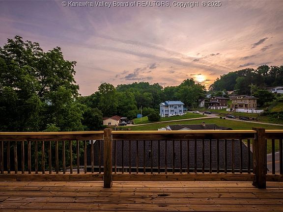 3rd image of 131 Sunset Dr