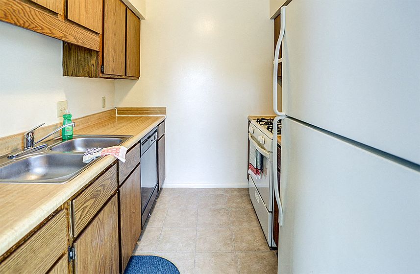Apartment Kitchen at Williamsburg on the Lake