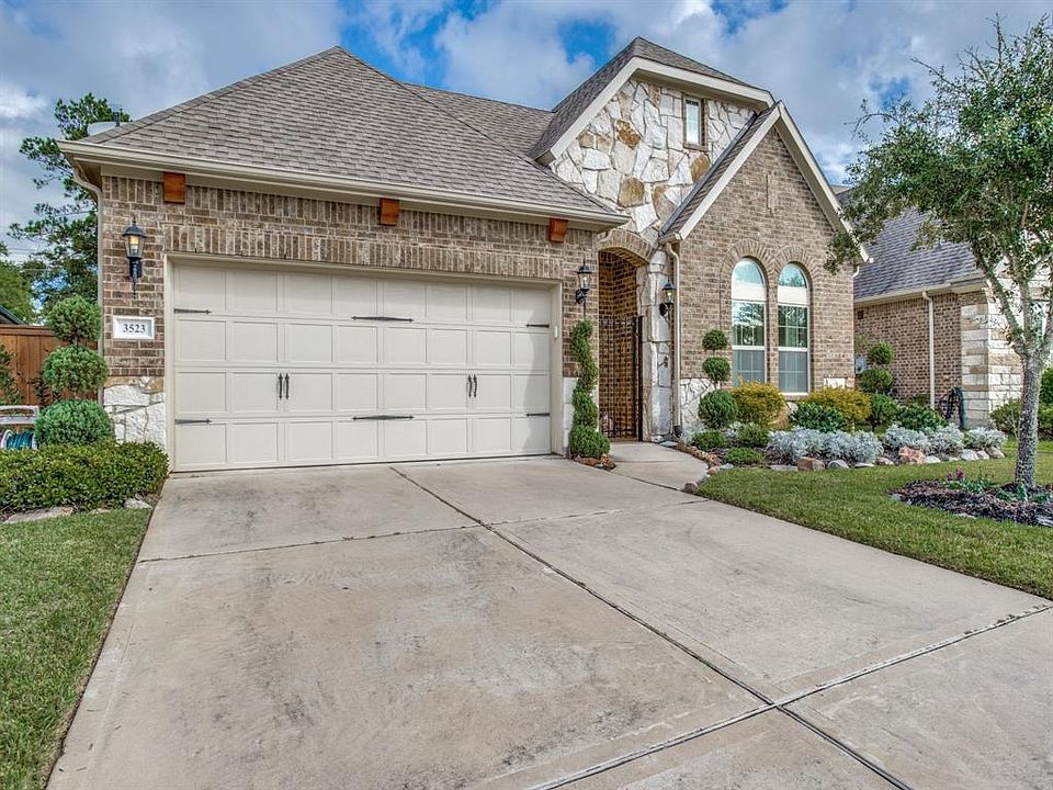 2nd image of 3523 Manor Lake Ln