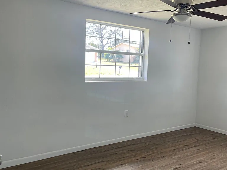 56 S Monroe St — Photo 15