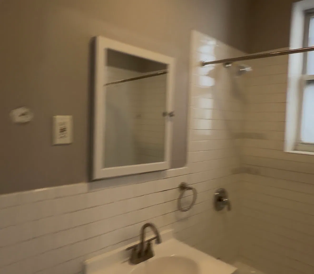 5 bed, 890 sqft, $4,728 — Photo 3