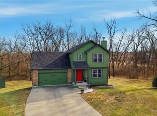 1701 NW Helen Ct, Grain Valley, MO 64029