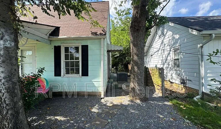 423 Maple St #B — Photo 11