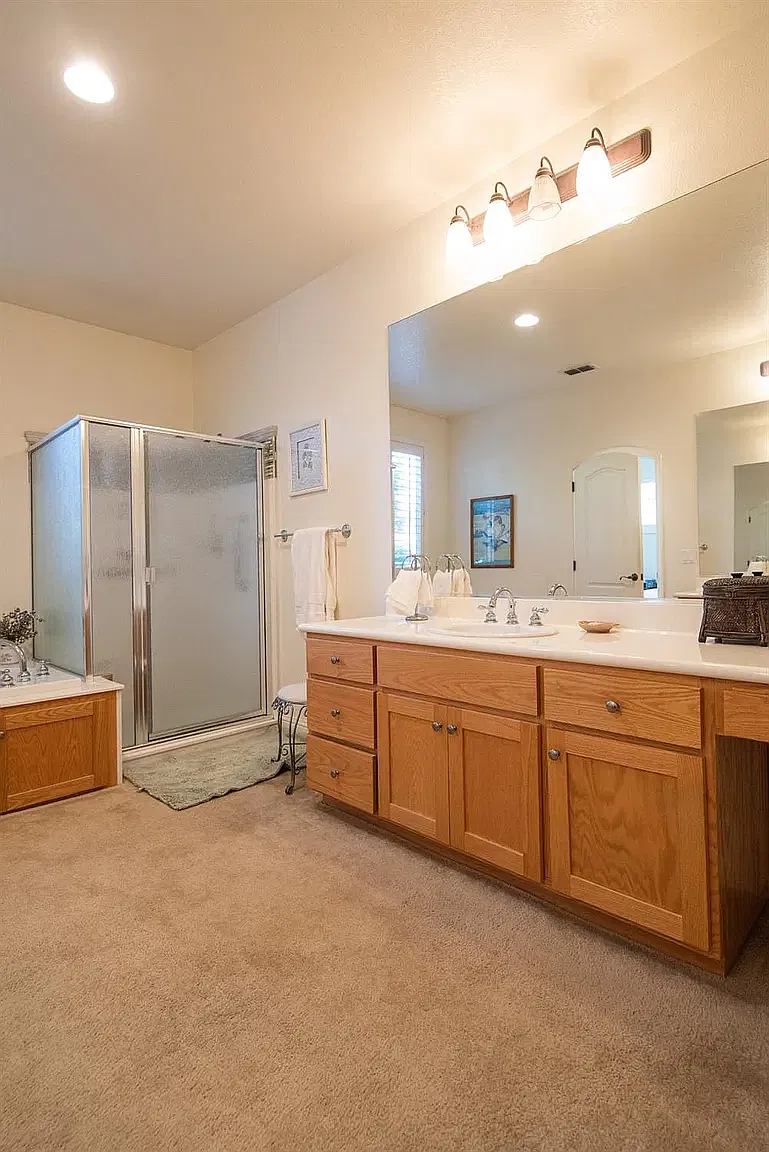 4 bed, 2576 sqft, $3,100 — Photo 3